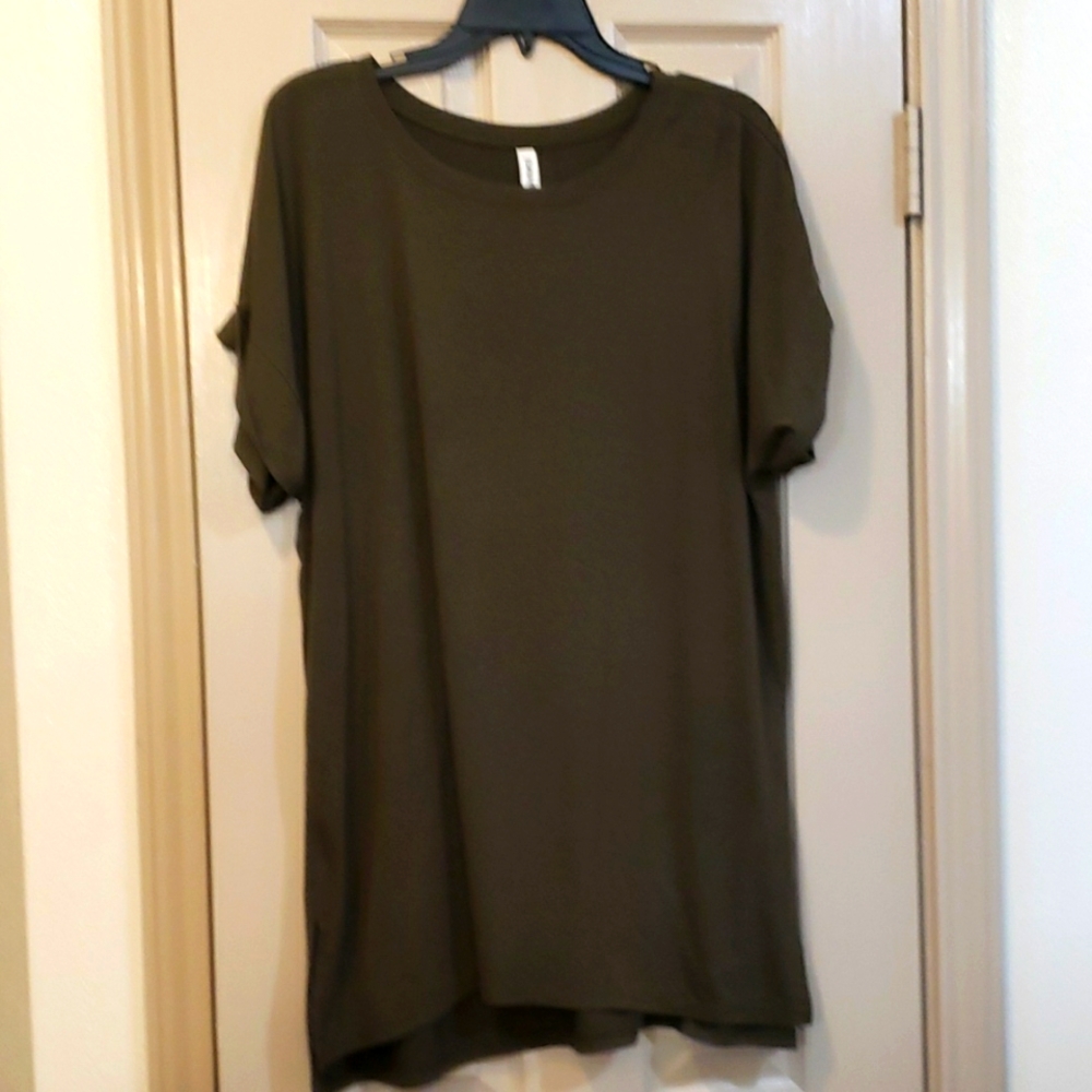 Super soft & comfy Olive top XL